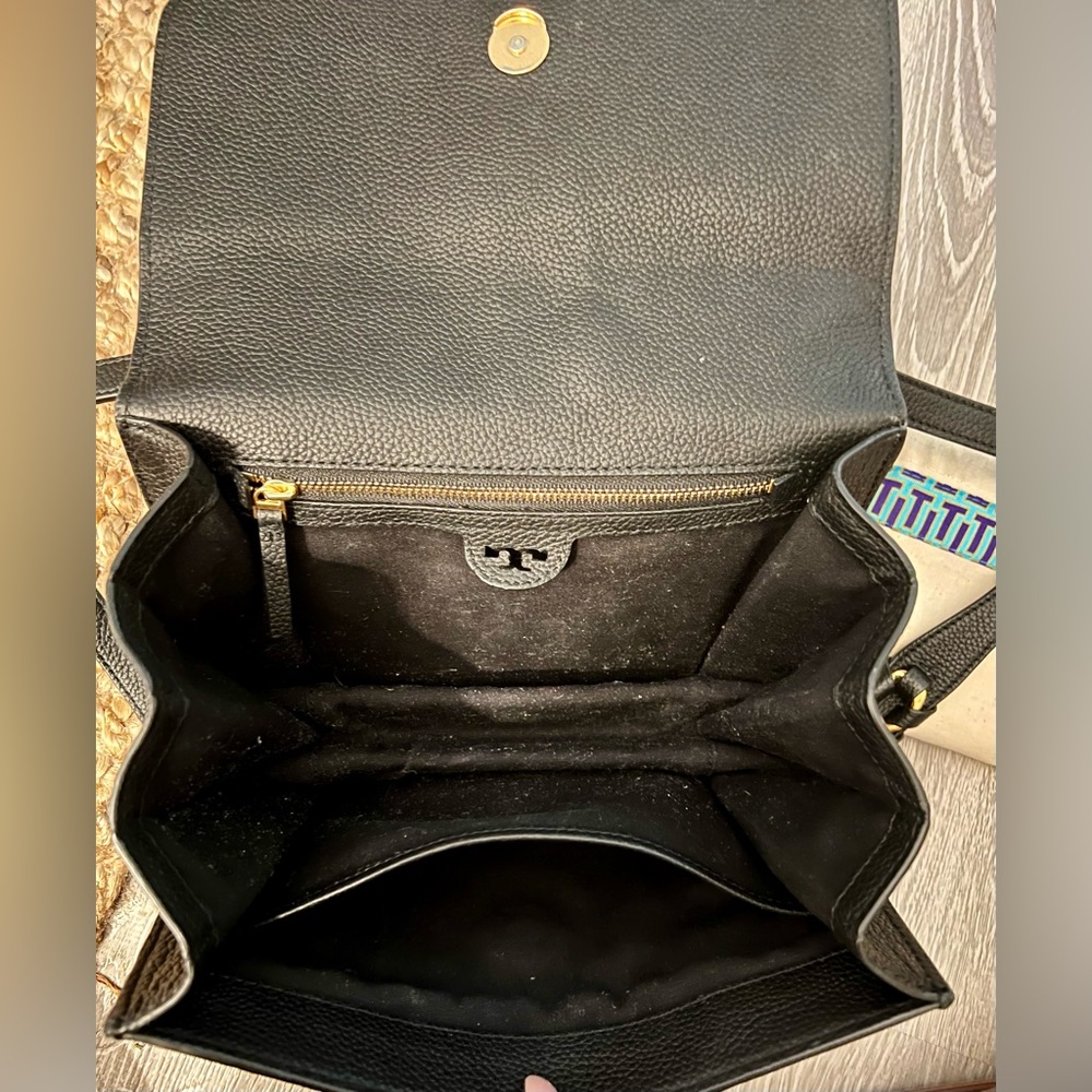 Tory Burch Brooke Leather Shoulder Bag - Picture 5 of 10